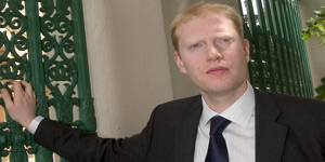 Schroders hands Howard-Spink’s £1bn fund to Sym