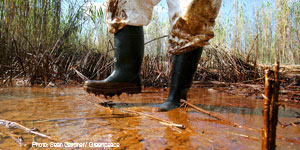 BP gains on oil spill settlement; FTSE eases