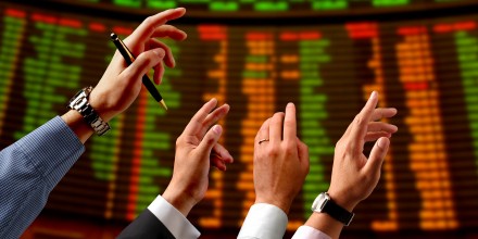 Overnight Markets: US stocks decline despite upbeat earnings