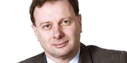 Threadneedle chairman Simon Davies to retire