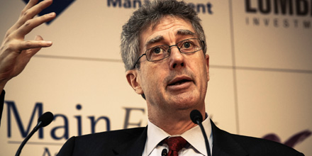 US has a 'loaded gun to its head', says top economist