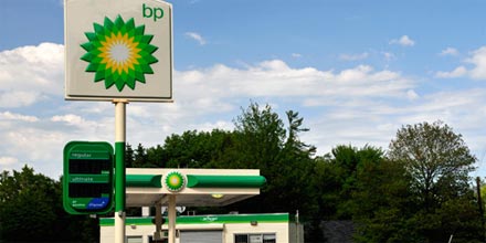 FTSE dives as BP unveils worst loss in 20 years