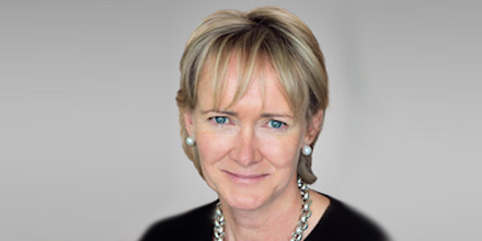 Ruffer founder steps down