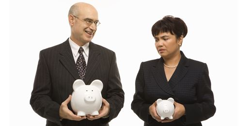 Do investors dislike women fund managers?