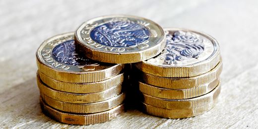 Pound falls: weak data undermine case for rate rise